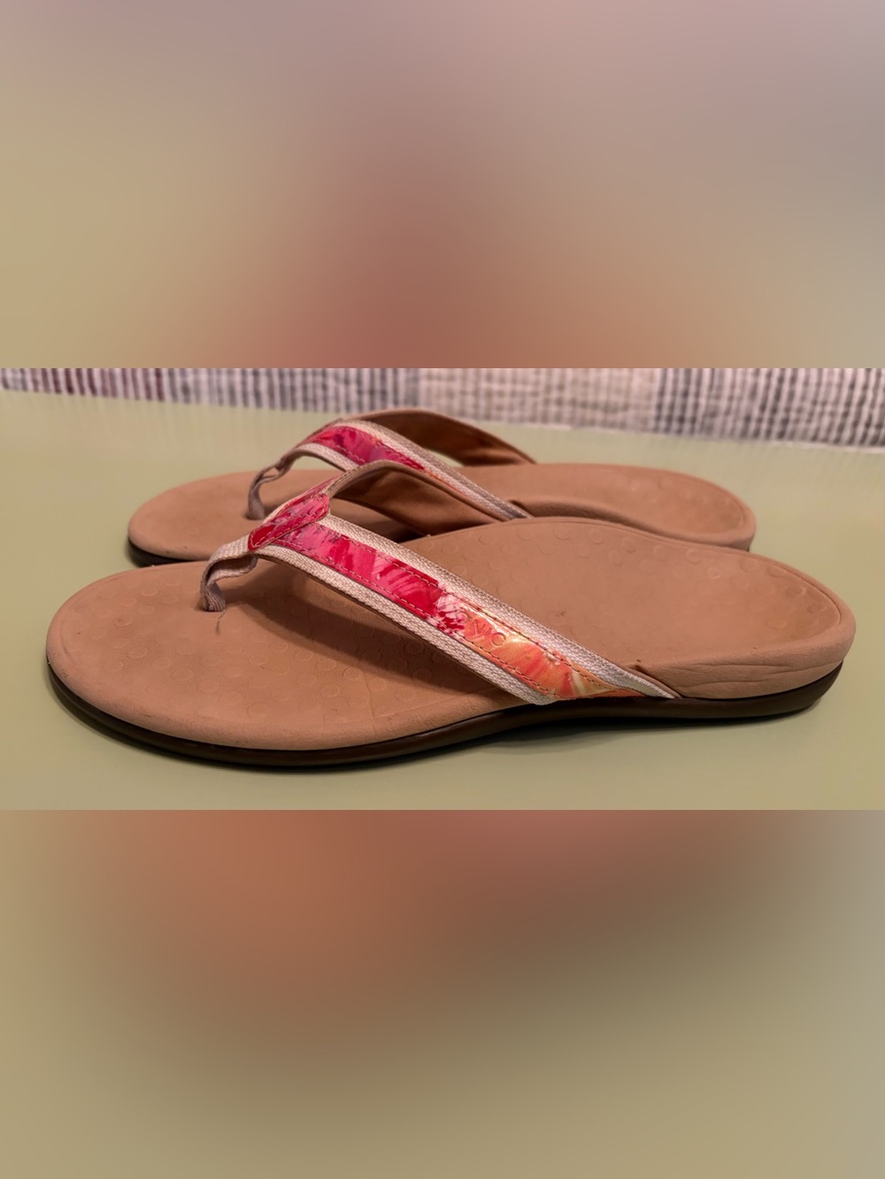Vionic Pink Tide Pink Tie-Dye Strap Flip Flop Sandals Size 9